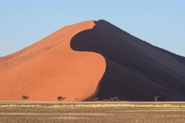 Rote Sanddüne in der Namib-Wüste bei Sossusvlei